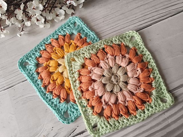 Puff stitch flower square